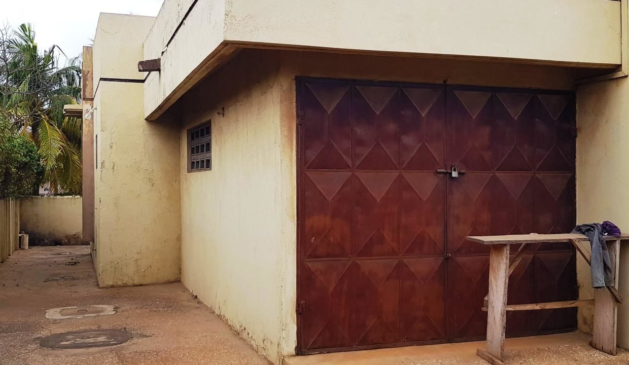 4 Bedroom House with 2 room out for sale at Old Achimota 3-min